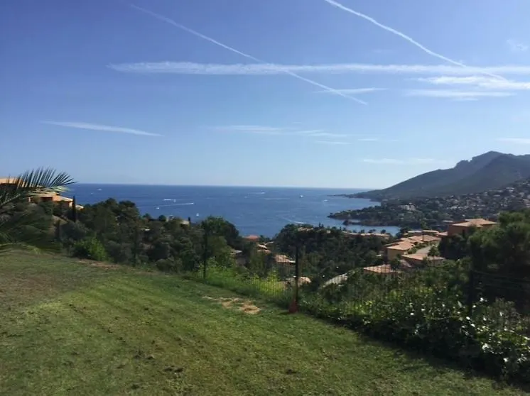 Maison Vue Mer Avec Piscine Sur La Cote D'Azur تيول سور مير فرنسا