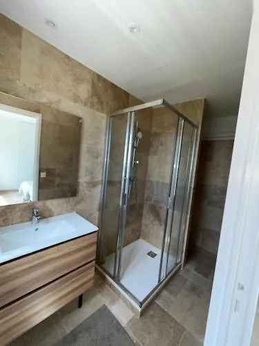 Maison Vue Mer Avec Piscine Sur La Cote D'Azur تيول سور مير